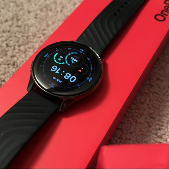 Unlocked Oneplus 9 pro 256gb 12gb ram with oneplus watch with both boxes. - Picture 4 of 4